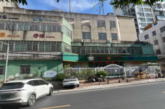 旺铺出租 地址位于英德市英城镇路49号