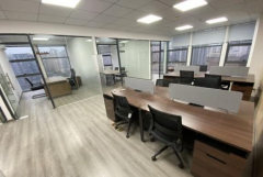 配套齐全拎包办公 全景落地窗 单边位采光充足